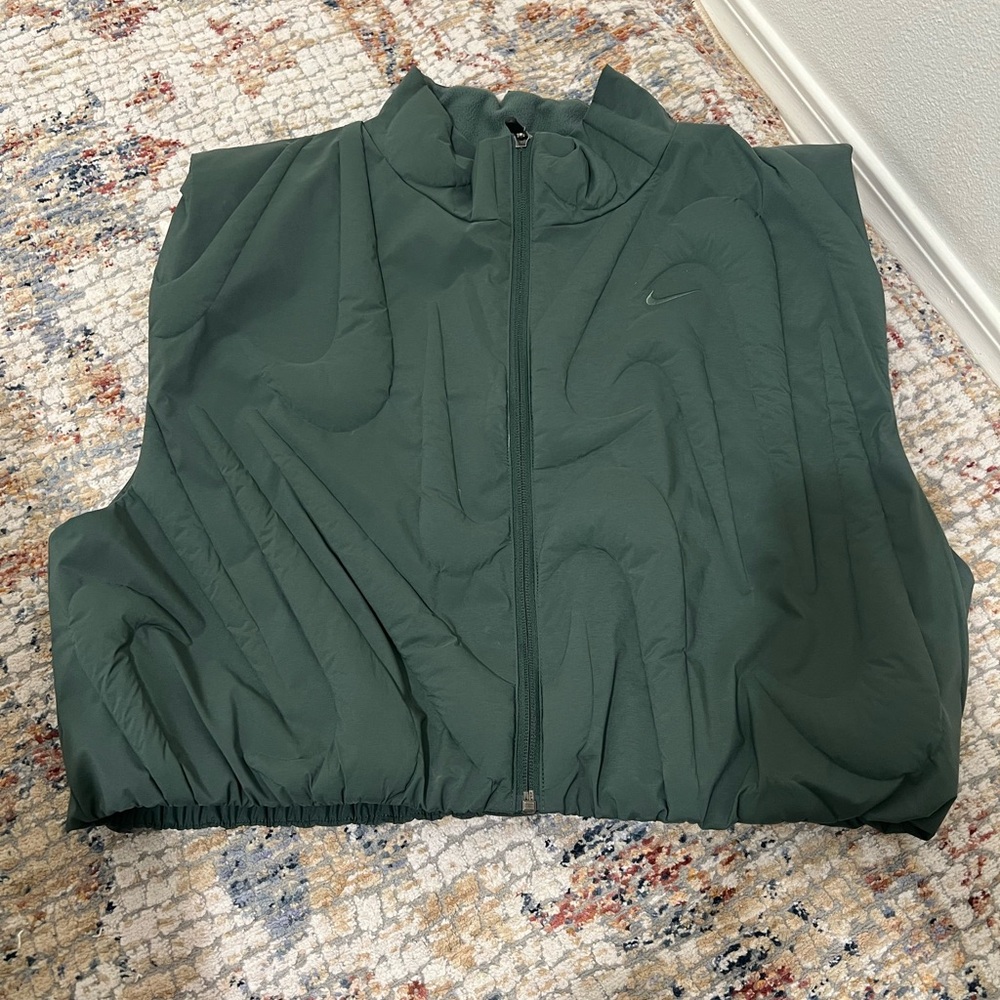 NWT Nike Therma-FIT Loose Vest Size large  Green Cropped Fleece-Lined $250